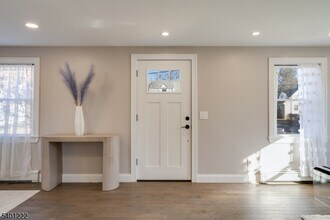 21 Lombardy Pl in Maplewood, NJ - Building Photo - Building Photo