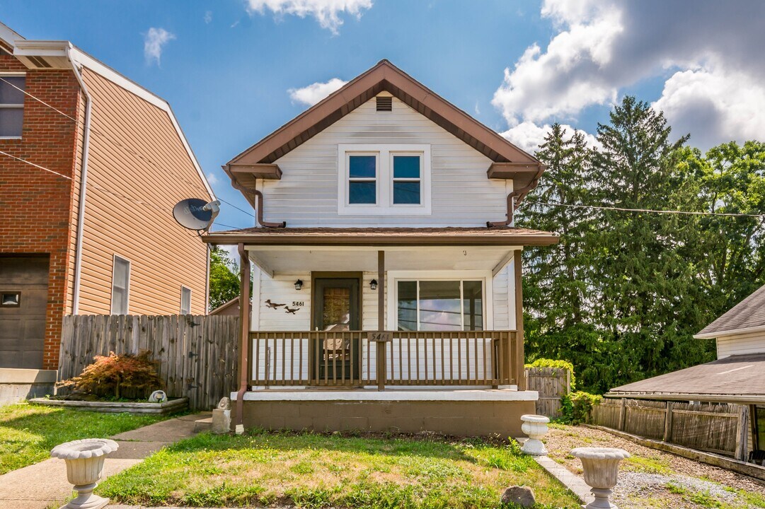 5461 Spruce St in Bethel Park, PA - Building Photo