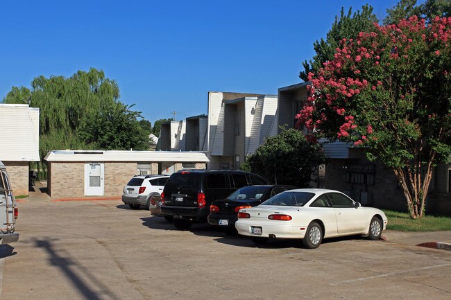 Woodward Manor in Oklahoma City, OK - Foto de edificio - Building Photo