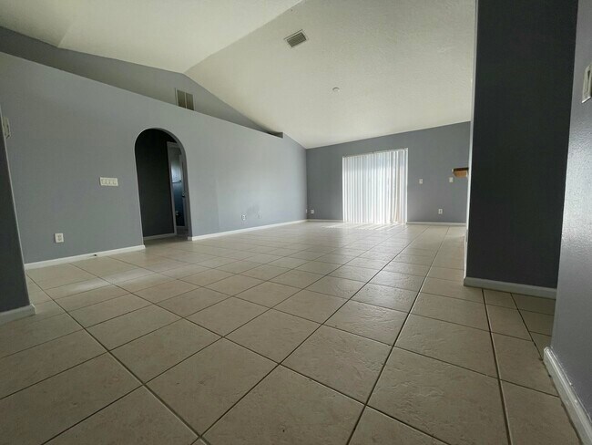 3309 SW Mundy St in Port St. Lucie, FL - Building Photo - Building Photo