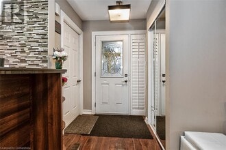 180 Highland Rd W in Stoney Creek, ON - Building Photo - Building Photo