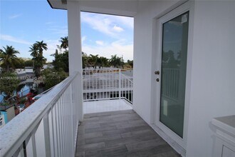 11135 SW 48th St in Miami, FL - Building Photo - Building Photo