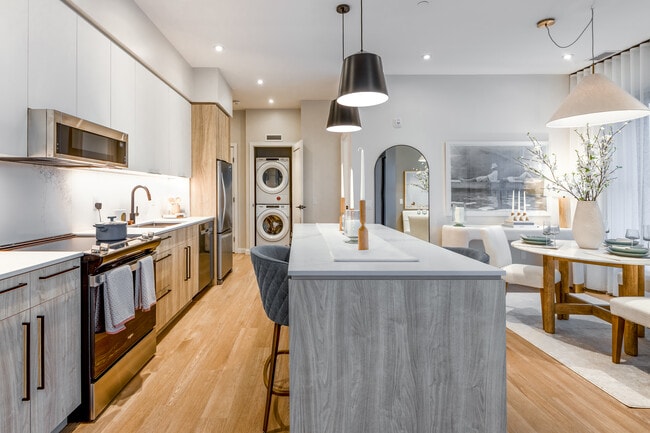 Camby - 140 & 150 Hollywood Court in Cambridge, ON - Building Photo - Interior Photo