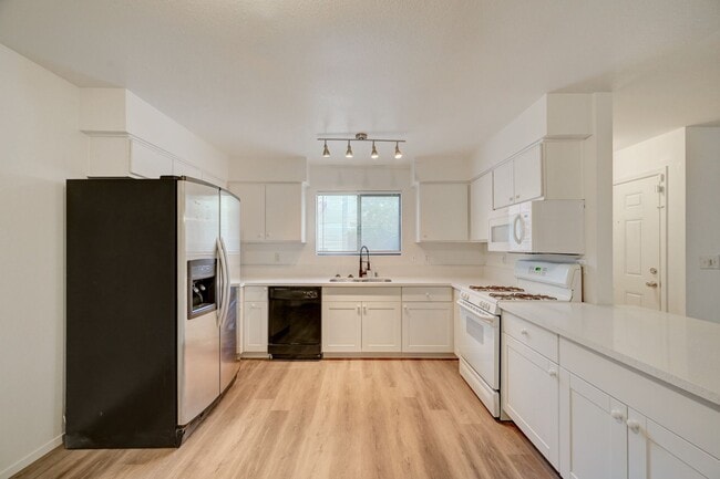 6749 W Charleston in Las Vegas, NV - Building Photo - Building Photo