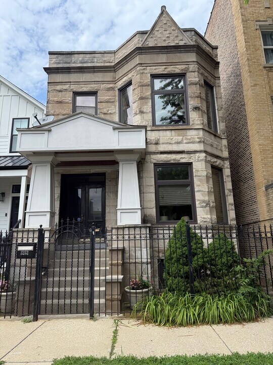 3252 W Crystal St in Chicago, IL - Building Photo