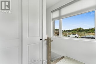 802 Ninaatik Pl in Ottawa, ON - Building Photo - Building Photo