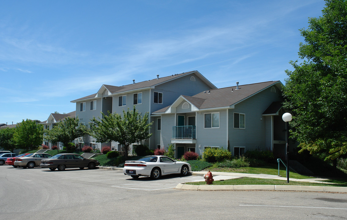 Hillcreek Apartments in Boise, ID - Building Photo