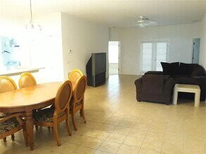 338 Magical Way in Kissimmee, FL - Building Photo - Building Photo