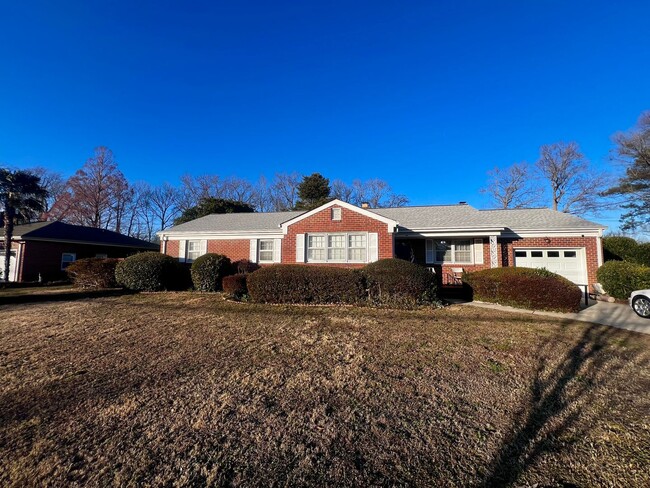 4724 Thoroughgood Dr in Virginia Beach, VA - Building Photo - Building Photo