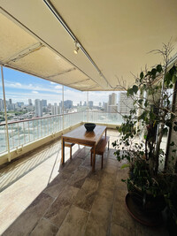 1702 Kewalo St, Unit PH2 in Honolulu, HI - Foto de edificio - Building Photo