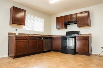 5760 Mountain Stream Trail in Fort Worth, TX - Building Photo - Building Photo