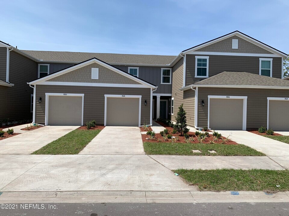 7828 Echo Springs Rd in Jacksonville, FL - Building Photo