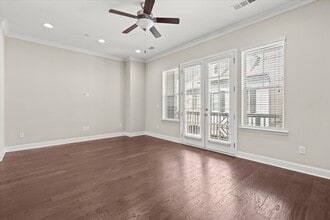 545 Mirrormont Dr in Smyrna, GA - Building Photo - Building Photo