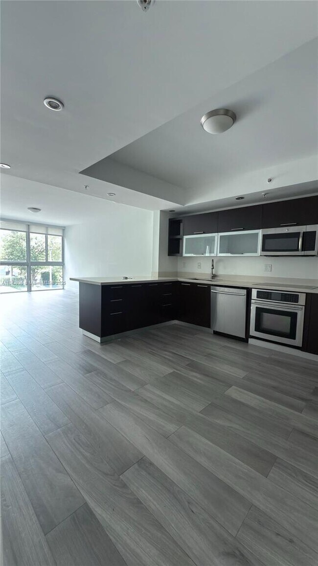 2025 Meridian Ave in Miami Beach, FL - Building Photo - Building Photo