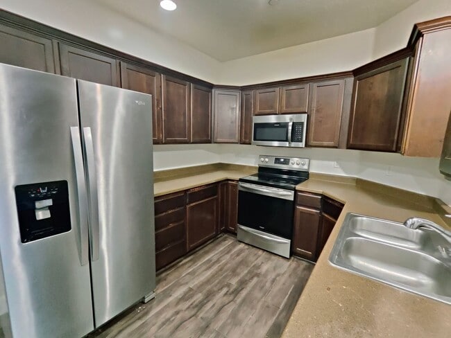 property at 91 W Springview Dr