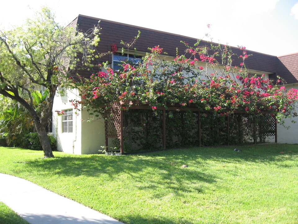 9105 SW 137th Ter in Miami, FL - Building Photo