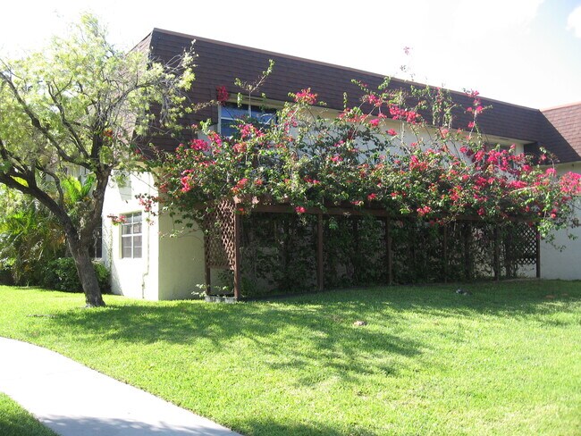 9105 SW 137th Ter