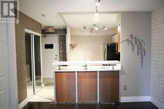 300 Balliol St in Toronto, ON - Building Photo - Building Photo