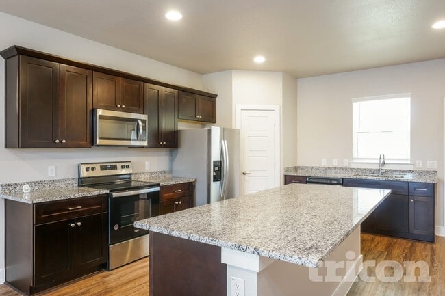 10393 Ft Ewell Trl in Crowley, TX - Foto de edificio - Building Photo