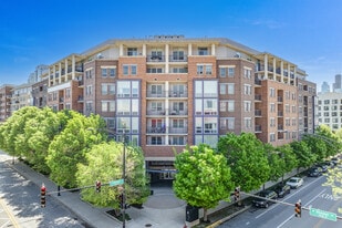 Larrabee Place at Parkside of Old Town in Chicago, IL - Building Photo