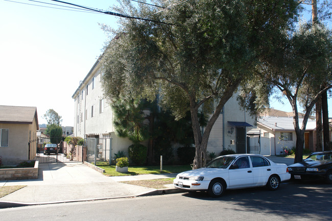 618 E Chestnut St in Glendale, CA - Building Photo - Building Photo