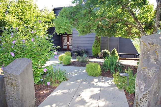 3131 NW Luray Terrace in Portland, OR - Building Photo - Building Photo