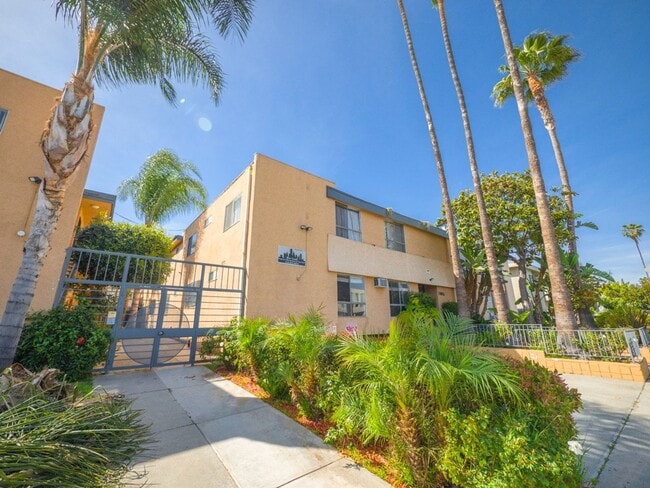 1963 S. Bedford St in Los Angeles, CA - Building Photo - Building Photo