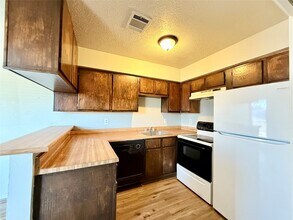 705 Ruth Ct in Navasota, TX - Building Photo - Building Photo