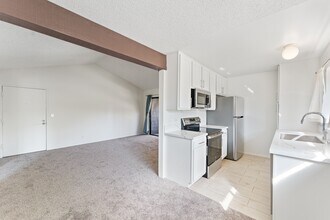 4 Streamwood in Irvine, CA - Foto de edificio - Building Photo