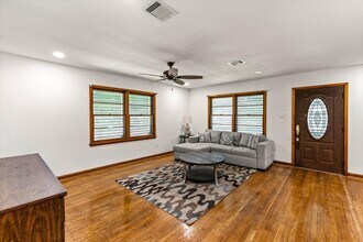 4827 Ave Q 1/2 in Galveston, TX - Building Photo - Building Photo