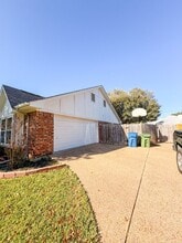 1221 Walden St in Hewitt, TX - Building Photo - Building Photo