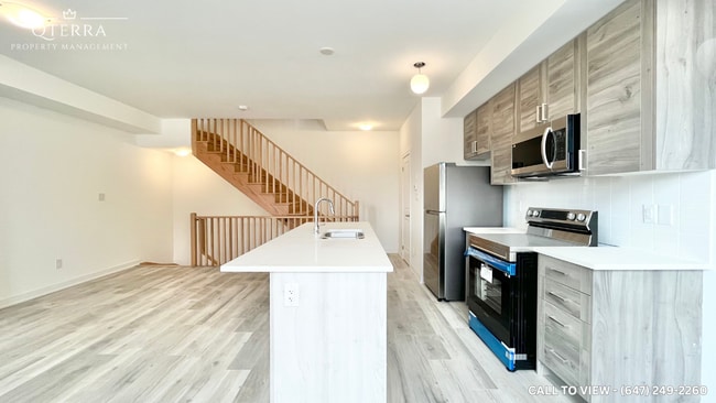 35 Spry Ln in Barrie, ON - Building Photo - Building Photo