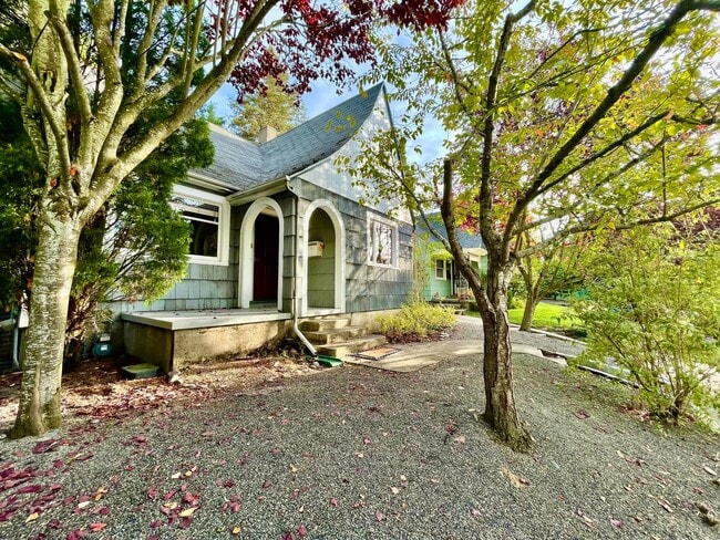 4751 NE Davis St in Portland, OR - Building Photo - Building Photo