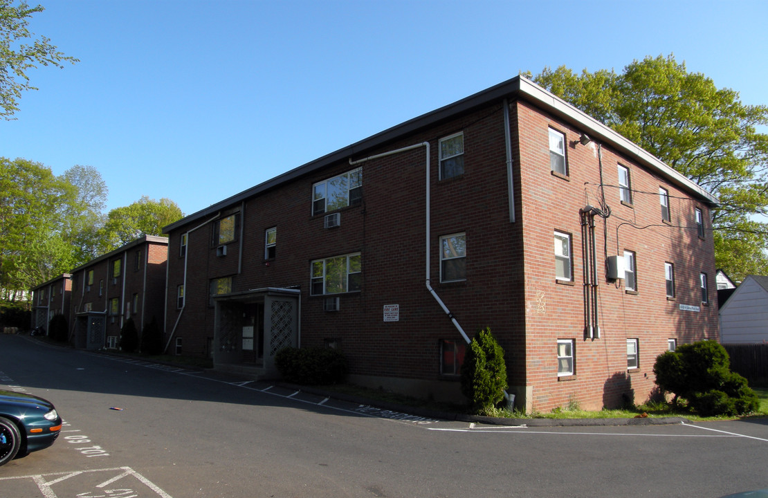 Horseplain Apartments in New Britain, CT - Building Photo