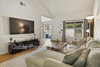 24725 Sand Wedge Ln in Santa Clarita, CA - Foto de edificio - Building Photo