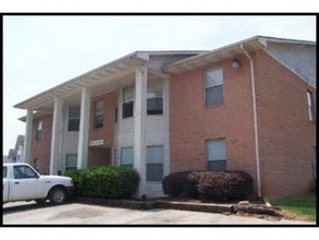 Park Place West Apartments in Maryville, TN - Building Photo - Building Photo