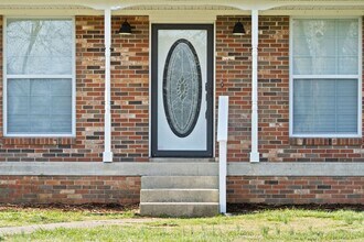 110 Rainbow St in Clarksville, TN - Building Photo - Building Photo