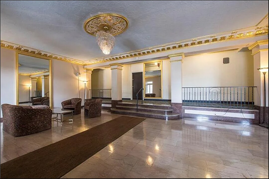 372 S Highland Ave in Pittsburgh, PA - Building Photo