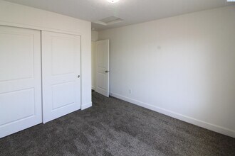1043 S Blueberry Pl in Kennewick, WA - Building Photo - Building Photo