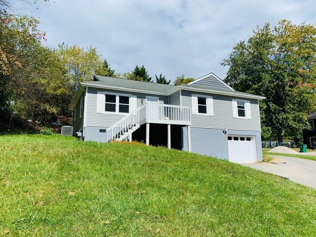 1406 Gladewood Dr in Blacksburg, VA - Building Photo - Building Photo