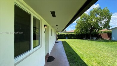 592 NE 150th St in Miami, FL - Building Photo - Building Photo