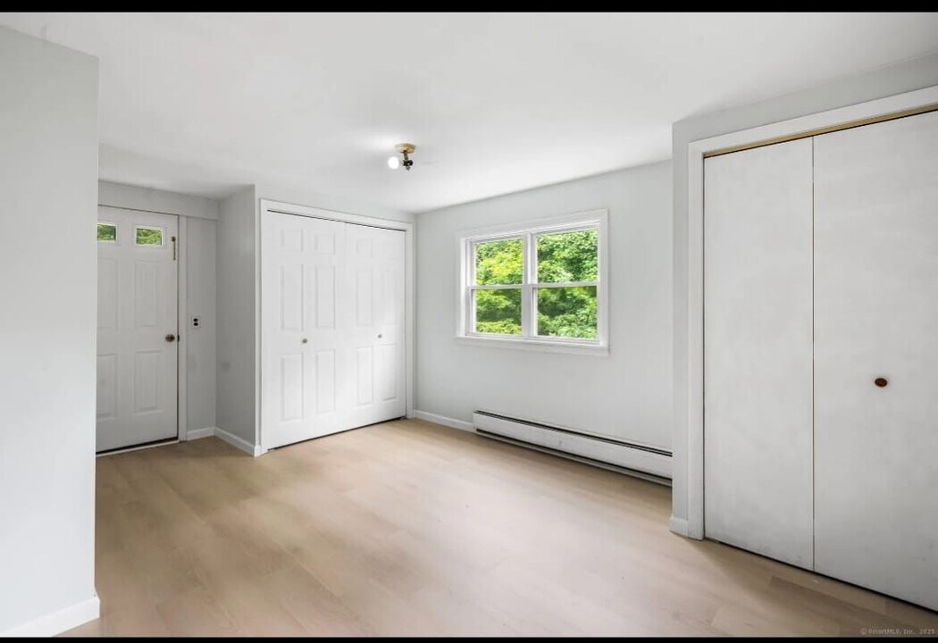 10 Eastview Dr in New Milford, CT - Building Photo