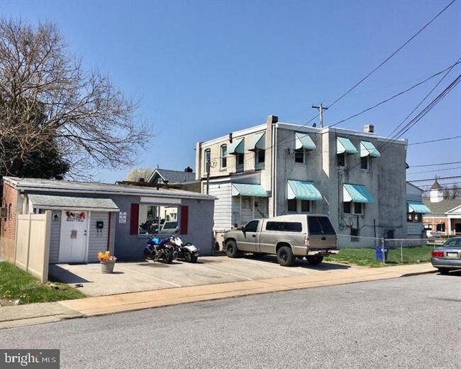 2210 MacDade Boulevard in Holmes, PA - Building Photo - Building Photo