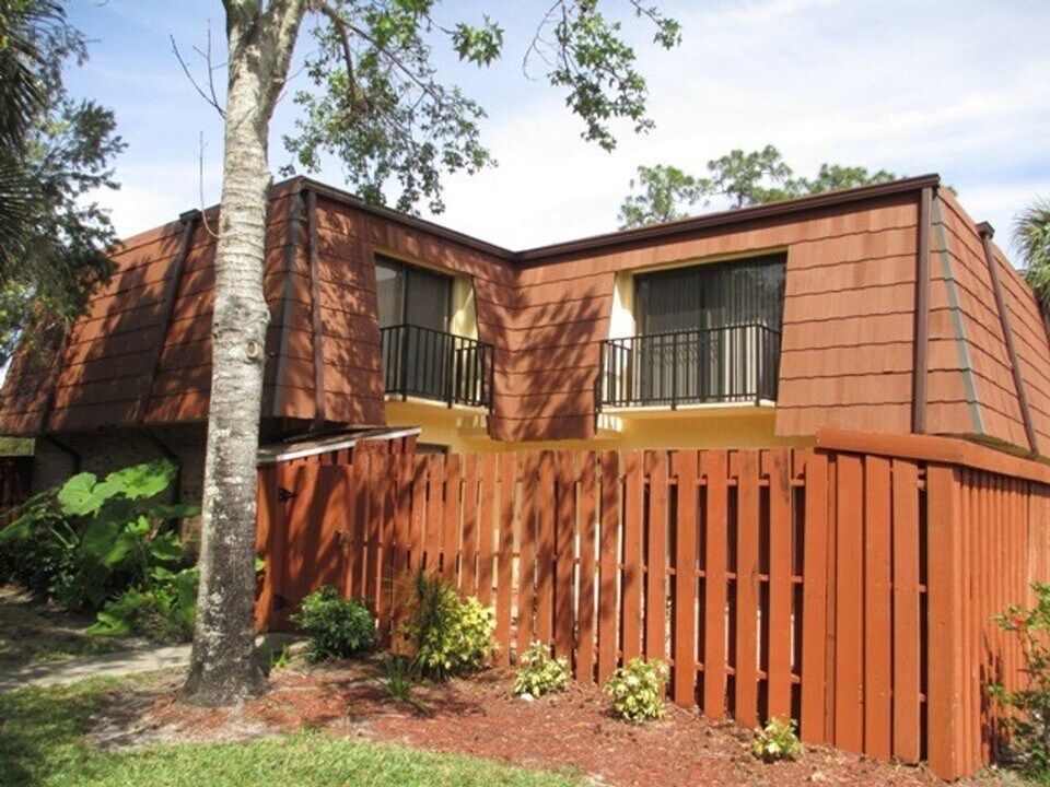12364 Woodrose Ct in Ft. Myers, FL - Building Photo