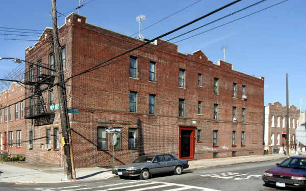 45 Newport St in Brooklyn, NY - Building Photo