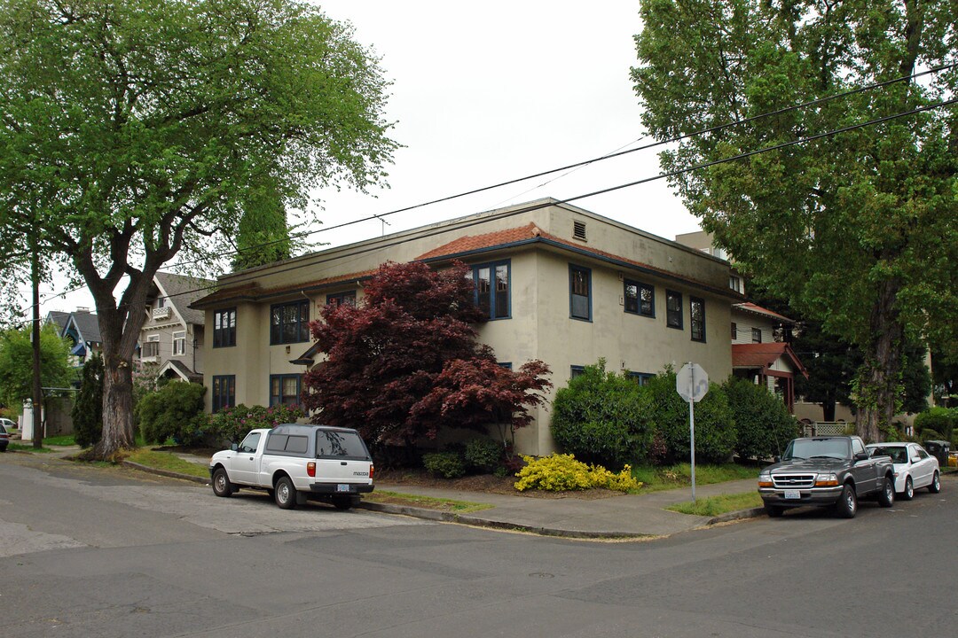 1806 NE 13th Ave in Portland, OR - Building Photo