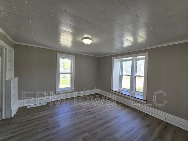 740 W 11th St in Waterloo, IA - Building Photo - Building Photo