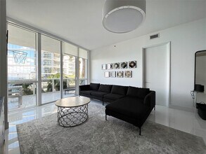 15811 Collins Ave, Unit 507 in North Miami Beach, FL - Building Photo - Building Photo