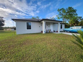 5028 S Obispo Cir in La Belle, FL - Building Photo