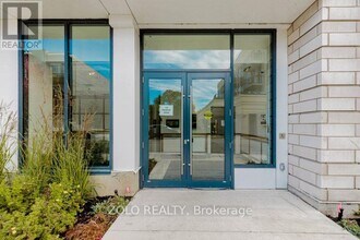 123 Maurice Dr in Oakville, ON - Building Photo - Building Photo